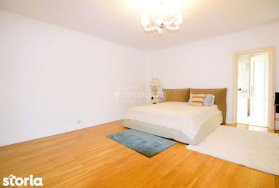 Casă cu 7 camere cu Teren 55 Mp în Central - 3