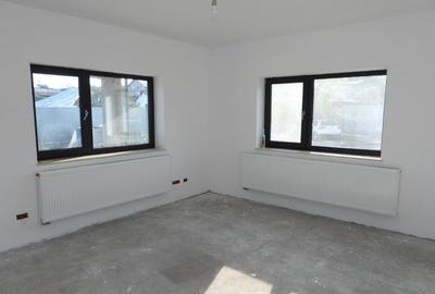 Casă cu 4 camere cu Teren 800 Mp în Nisipoasa - 4