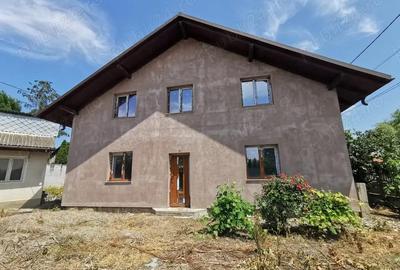 Casă cu 4 camere în Târgu Trotuș - 3