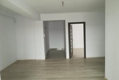 Apartament cu 3 camere semidecomandat în Valea Lupului