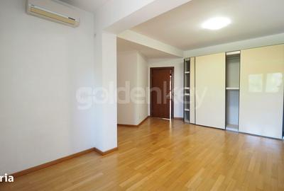 Casă cu 7 camere cu Teren 280 Mp în Central - 4