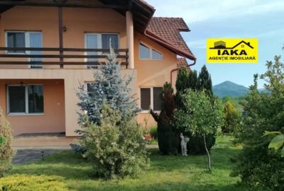 Casă cu 4 camere cu Teren 1000 Mp în Central - 1