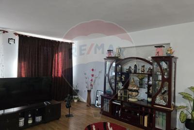 Casă cu 5 camere cu Garaj în George Enescu - 7