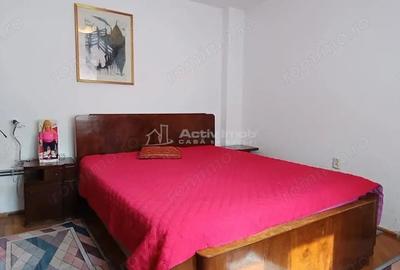 Casă cu 8 camere cu Teren 232 Mp în Rahova - 2