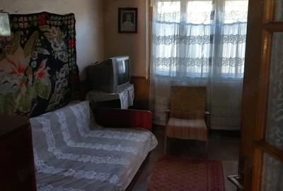 Casă cu 5 camere cu Teren 1750 Mp în Central - 1