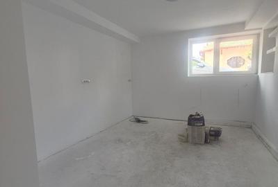 Casă cu 5 camere cu Canalizare în Tomis I - 2