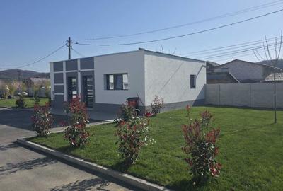 Casă cu 4 camere cu Teren 300 Mp în Central - 1