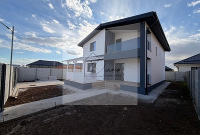 Casă individuală cu 4 camere cu Canalizare în Central