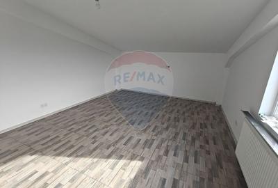 Hala noua 555mp, curte betonata 1000mp, zona de est, de inchiriat - 15