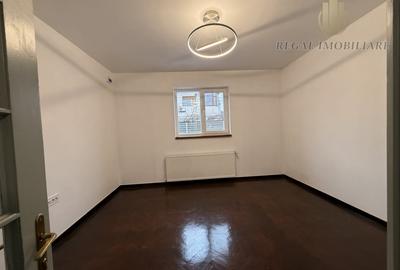 Casă individuală cu 3 camere cu Canalizare în 13 Septembrie - 2