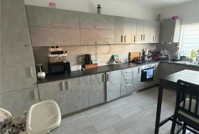 Duplex zona excelenta - mobilat - utilat - panouri solare - suprafete generoase - 5