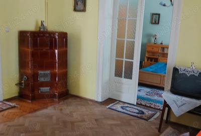 Casă cu 6 camere în Central - 1