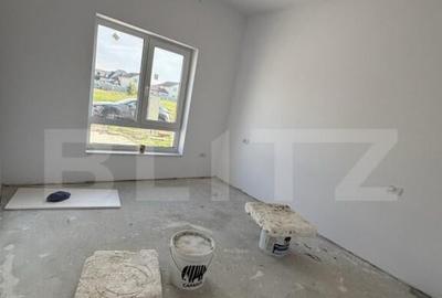 Casă cu 5 camere cu Teren 300 Mp în Dumbrăvița