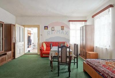 Casă cu 5 camere cu Teren 5417 Mp în Prejmer - 1