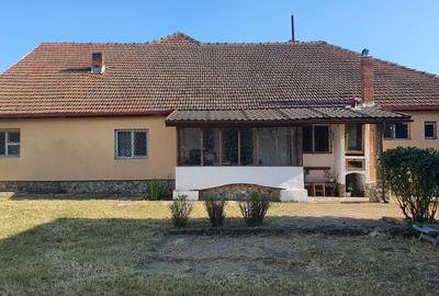 Casă de vanzare S+P+M, 6 camere, teren 1500 mp