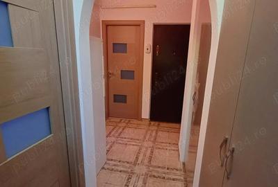 Inchiriez apartament cu 2 camere mobilat in micro 17 etajul 1. - 7