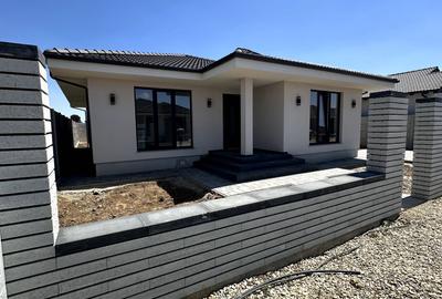 Casă cu 4 camere în Sântandrei