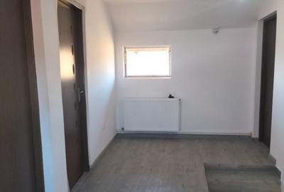 Casă cu 4 camere cu Teren 400 Mp în Țițești - 7