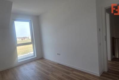 Duplex cu 4 camere cu Canalizare în Moșnița Nouă - 10