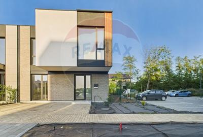 Vila luminoasa si moderna de vanzare in Amber Forest Tunari - 13