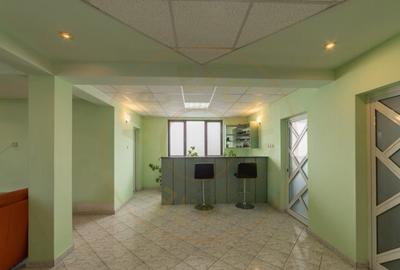 Casă cu 6 camere cu Piscina în Bradu - 2