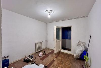Apartament cu 3 camere decomandat în 9 Mai - 11