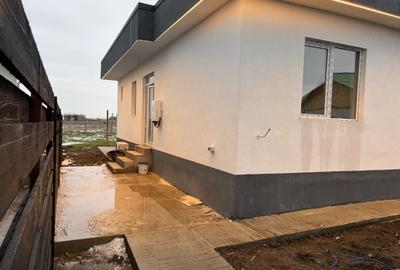 Casă individuală cu 4 camere cu Teren 220 Mp în Năvodari - 3