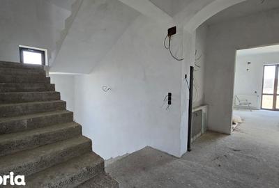 Casă cu 7 camere cu Canalizare în Ciolpani - 12