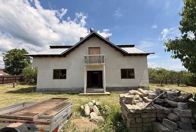 Casă cu 4 camere în Cotu - 1