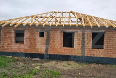 Casă cu 4 camere cu Teren 500 Mp în Central - 2