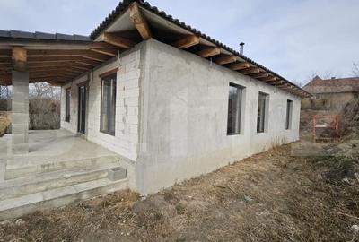 Casa individuala, cu 3 camere,140 mp,670 mp teren,Ghirbom - 2