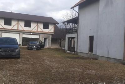 Casă cu 4 camere cu Teren 1000 Mp în Săsar