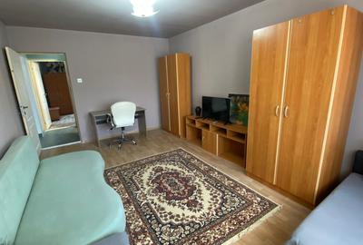 Apartament la 10 minute de UMF , 2 camere decomandate , et 3 din 4 - 4
