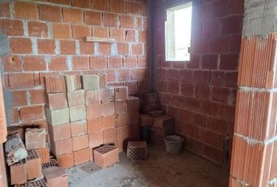 Casă cu 4 camere cu Teren 400 Mp în Central - 10