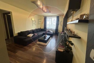 Apartament cu 3 camere decomandat, mobilat în Central