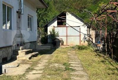 Casă cu 4 camere cu Teren 1650 Mp în Central - 11