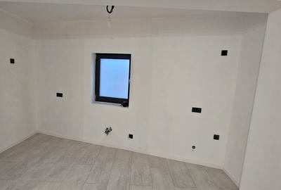 Casă cu 4 camere cu Teren 174 Mp în Tineretului