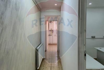 Spațiu comercial, de 35 mp, în Central - 4