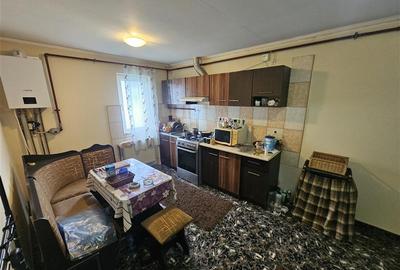 Apartament cu 2 camere semidecomandat, mobilat în Micro I - 16