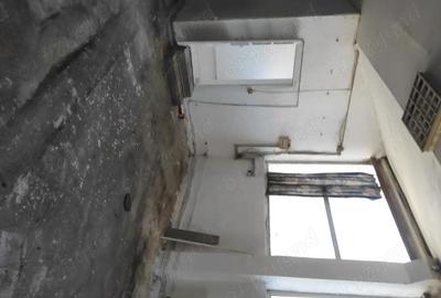 Spațiu comercial, de 49 mp, în Central - 3