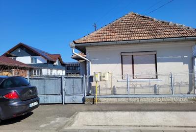 Casă individuală cu 3 camere cu Canalizare în Central - 2