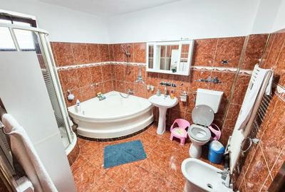 Casă cu 9 camere cu Teren 585 Mp în Prundu