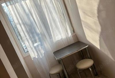 Garsonieră decomandată în Decebal