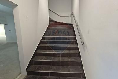 Spațiu comercial, de 535.36999511719 mp, în Central - 22