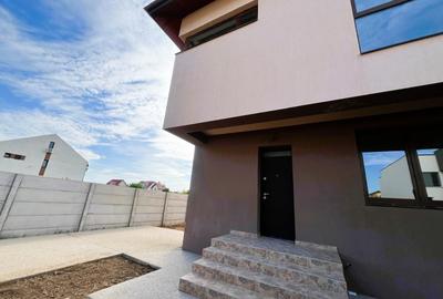 Duplex cu 4 camere cu Canalizare în Domnești