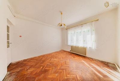 Casă cu 4 camere cu Canalizare în Central