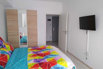 Apartament cu 3 camere decomandat în Tractorul