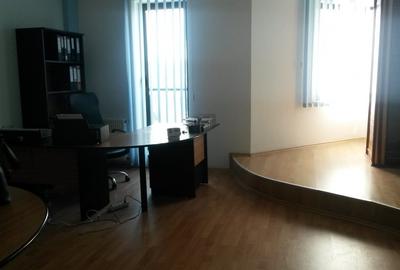 Bd. Mamaia, spatiu 40 mp., cladire de birouri - 2