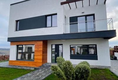 Casă cu 4 camere în Păcurari