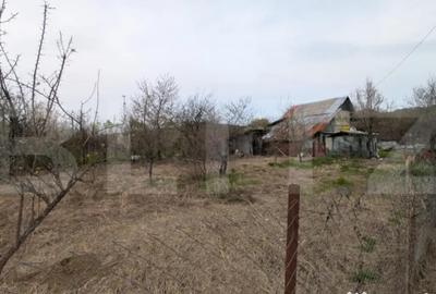 Casă cu 4 camere cu Teren 1100 Mp în Central - 1